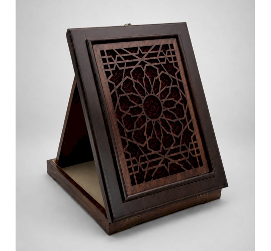 Large Arabesque wooden box with embroidery