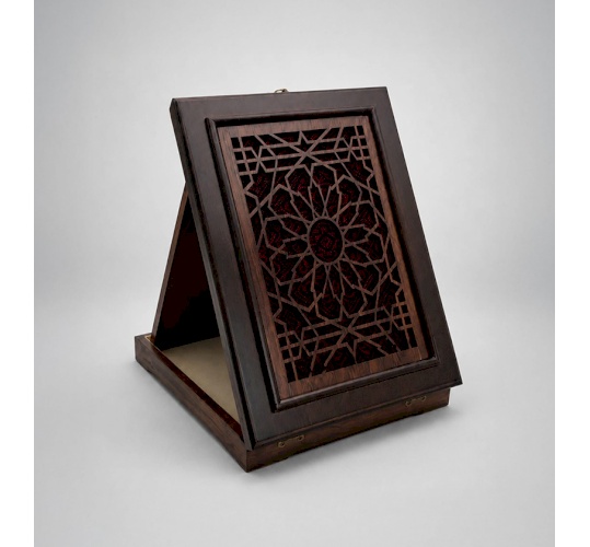 Small Arabesque wooden box with embroidery
