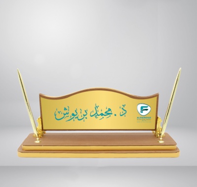 لوحة مكتب لون بني فاتح