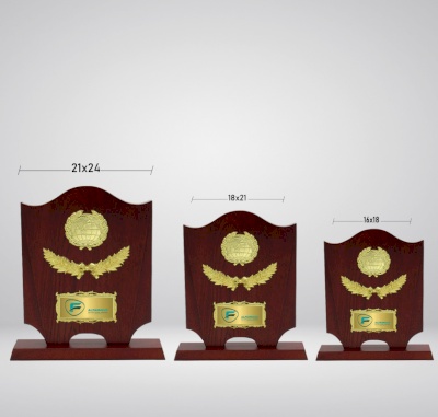 Wooden plate with base
