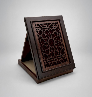 Small Arabesque wooden box with embroidery
